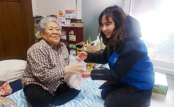 170123_설맞이_든든한_쌀,_떡국_나눔_(2).jpg 이미지