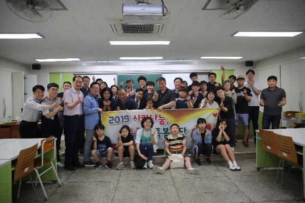 190608_(주거복지처)_인천도시공사,_가족봉사단과_함께_반찬_나눔_활동_(1).jpg 이미지
