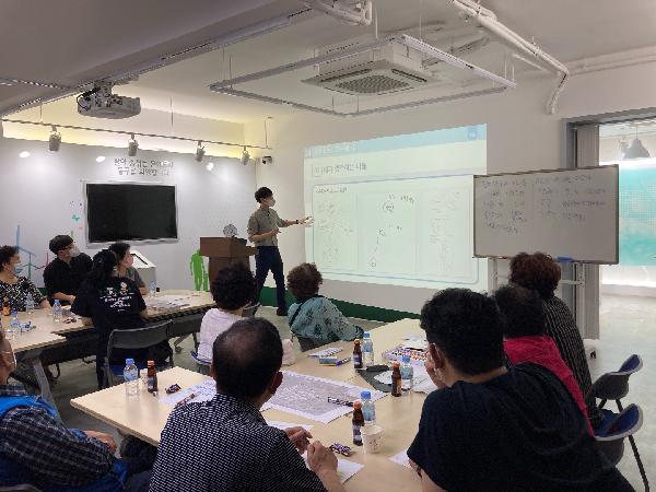 도시재생_바로알기학교_교육_진행_사진(동구_도시재생지원센터).jpg 이미지
