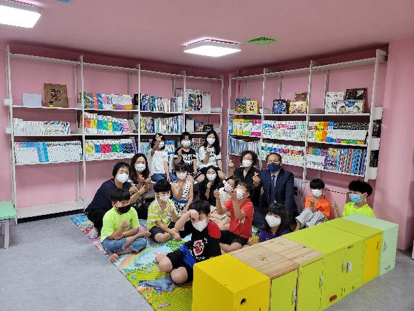꿈의_책방_9호점_개소_기념사진(1).jpg 이미지