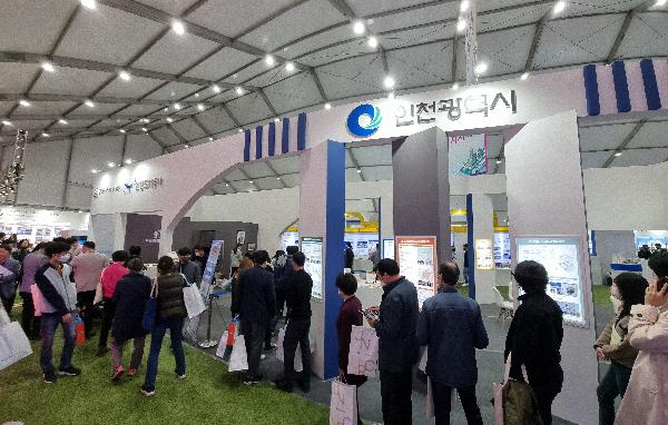 첨부1._홍보_이벤트_참여_관람객_사진.jpg 이미지