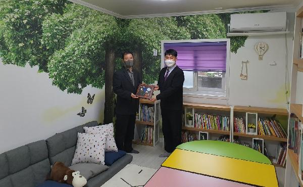 iHug_꿈의책방_10호점_개소식_사진.jpg 이미지