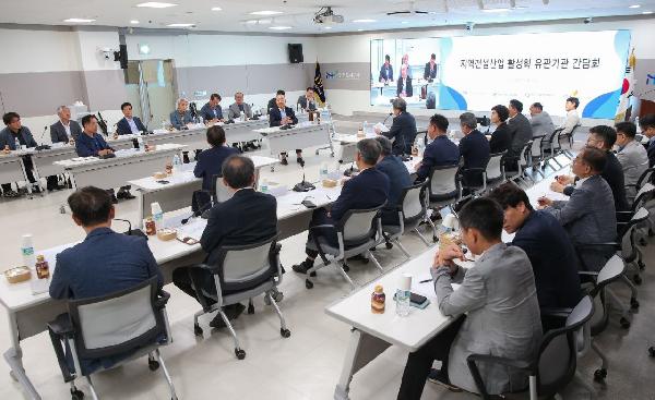 iH_지역건설산업_활성화_간담회_진행_사진.jpg 이미지