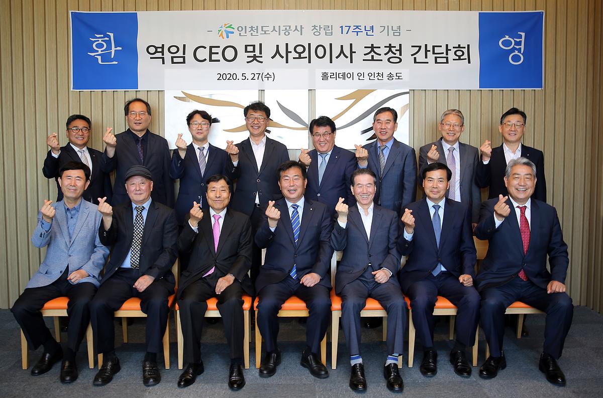 본부장님_포함_편집.jpg 이미지