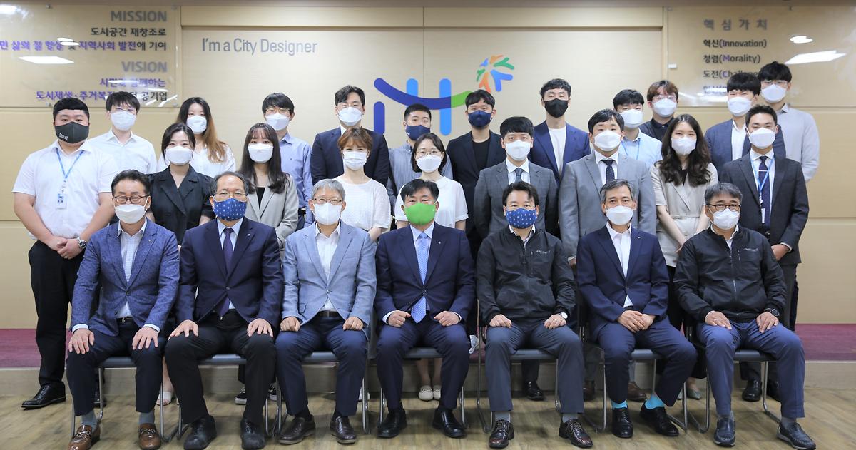 승진자 임용장 수여식 사진