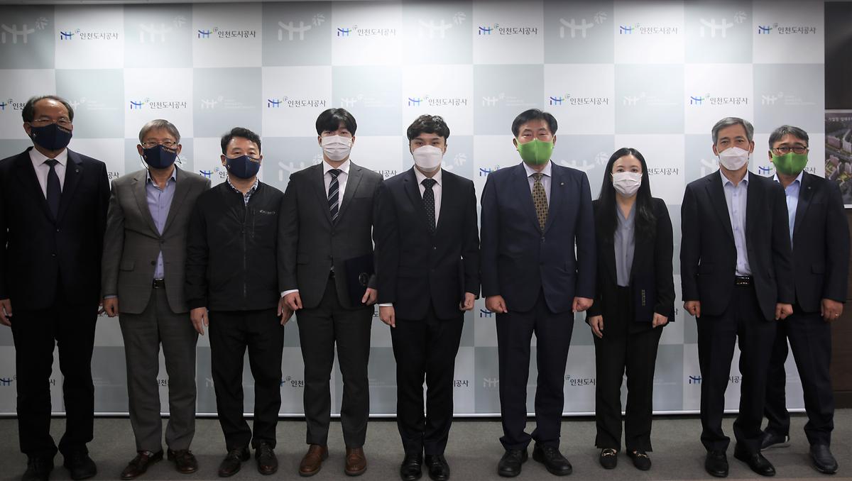 경력직 신규입사자 임용장 수여식 사진