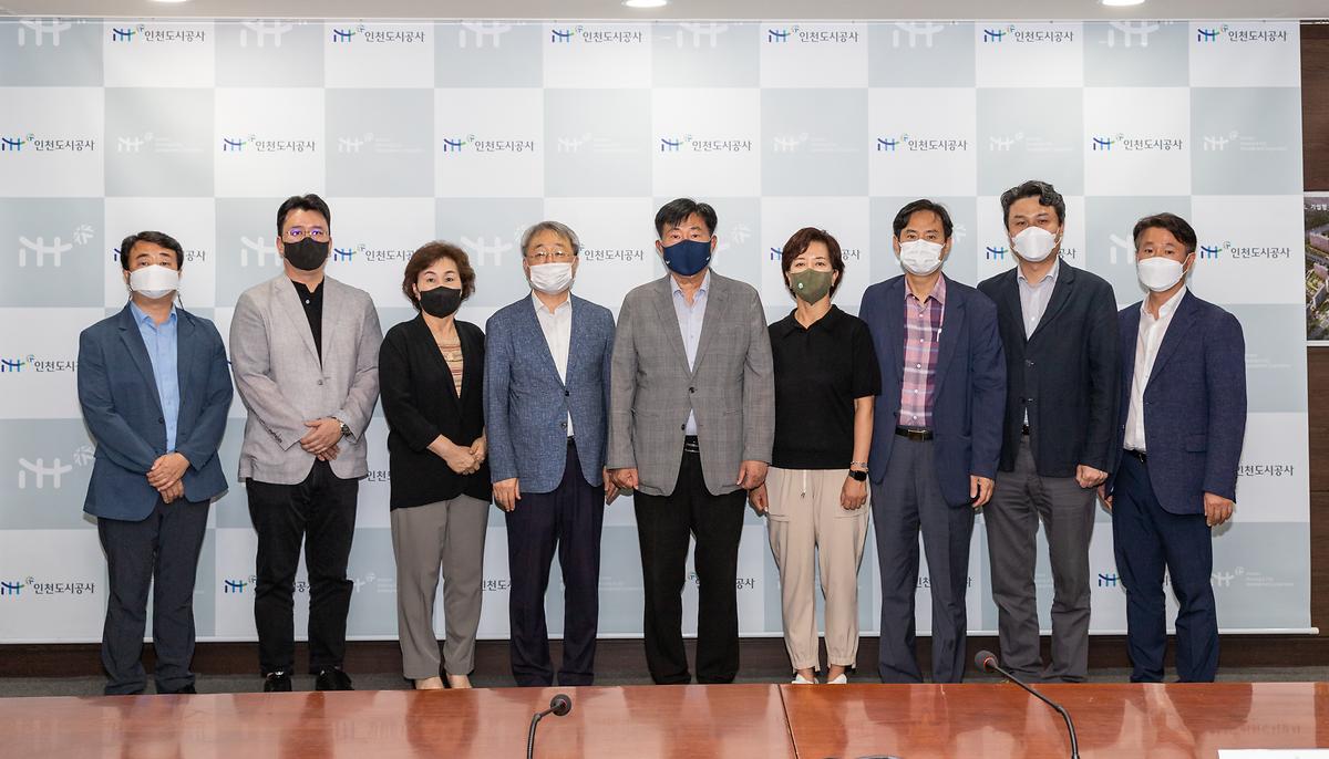 구월2 공공주택지구 MP 위원 위촉장 수여식 사진
